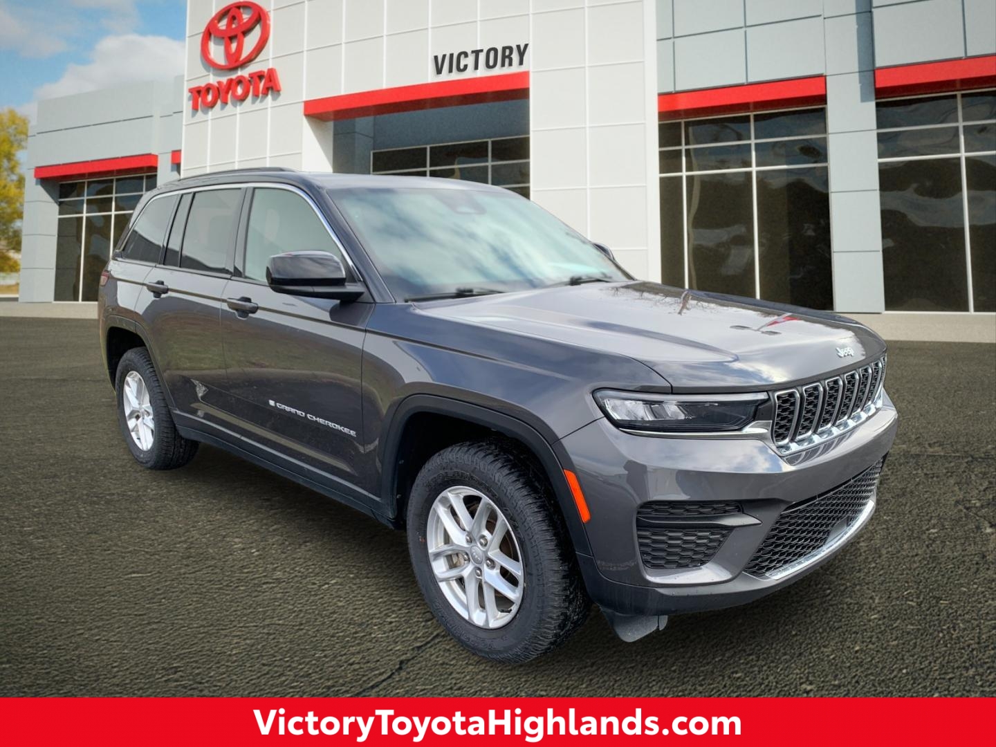 2024 Jeep Grand Cherokee Laredo's photo