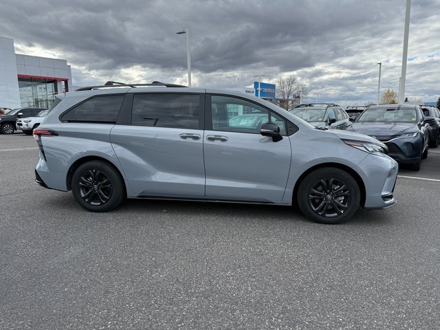 2025 Toyota Sienna XSE photo 2