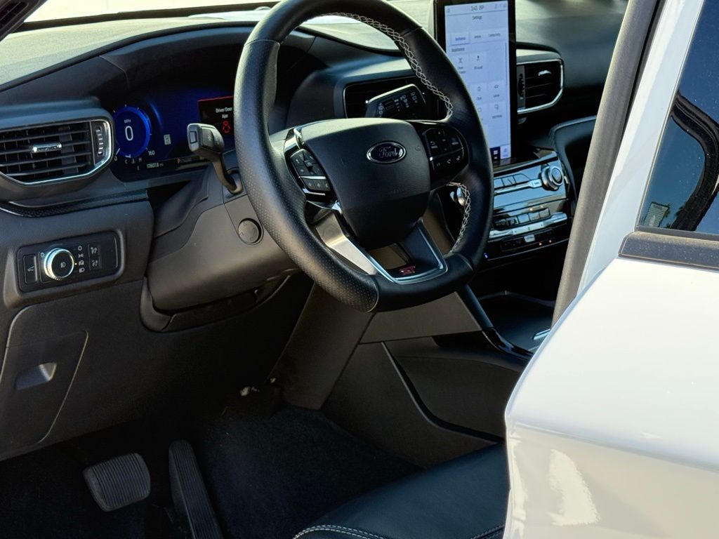 2022 Ford Explorer ST photo 8