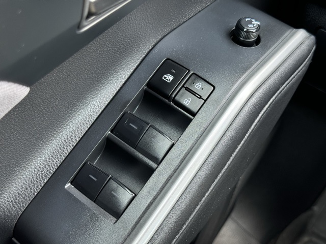 2024 Toyota Highlander LE photo 6