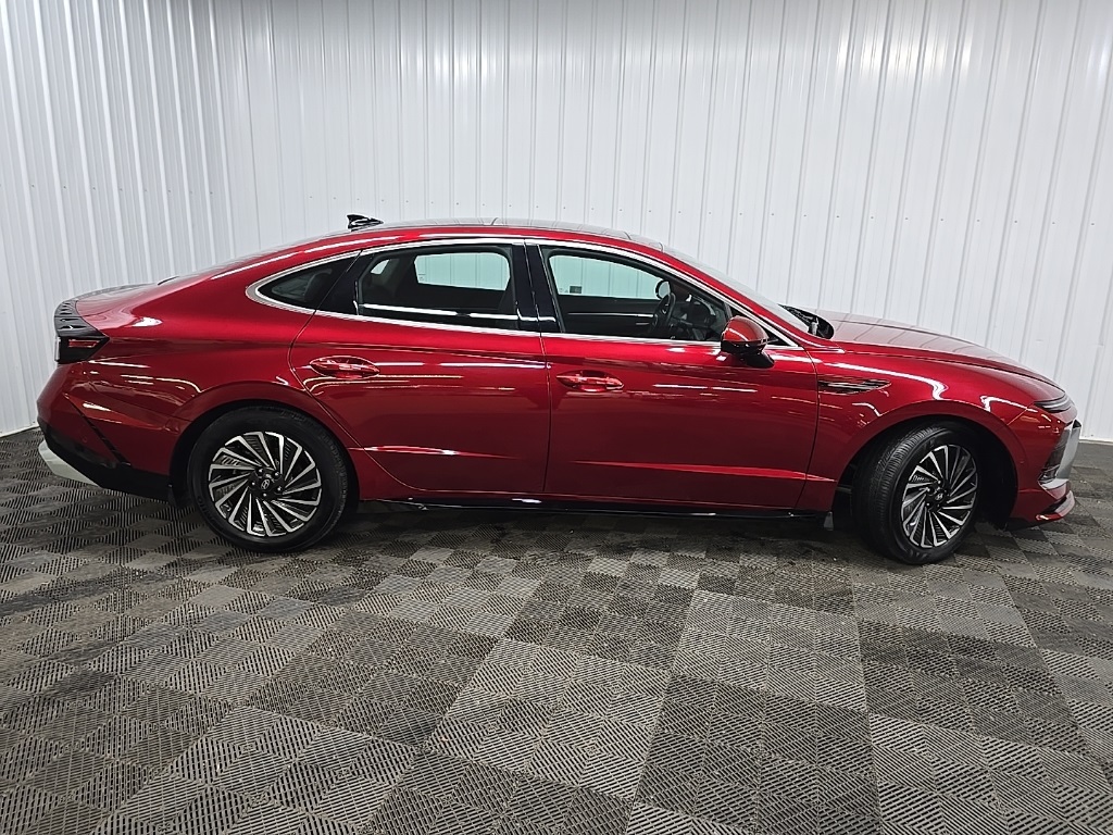 2024 Hyundai Sonata Hybrid Limited photo 2