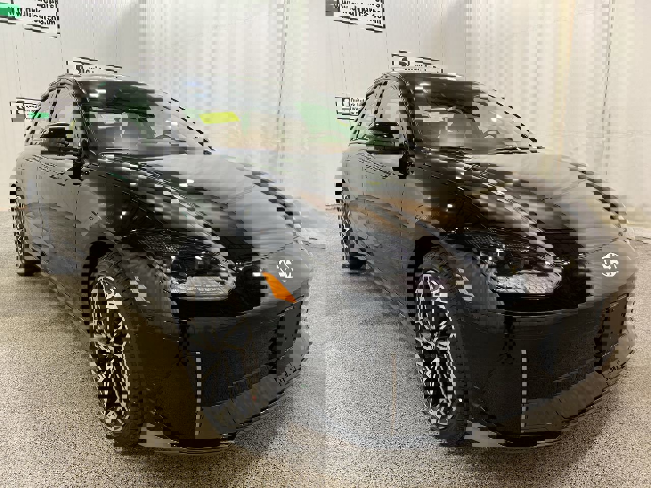New 2025 Onyx Black Hyundai Limited image 1