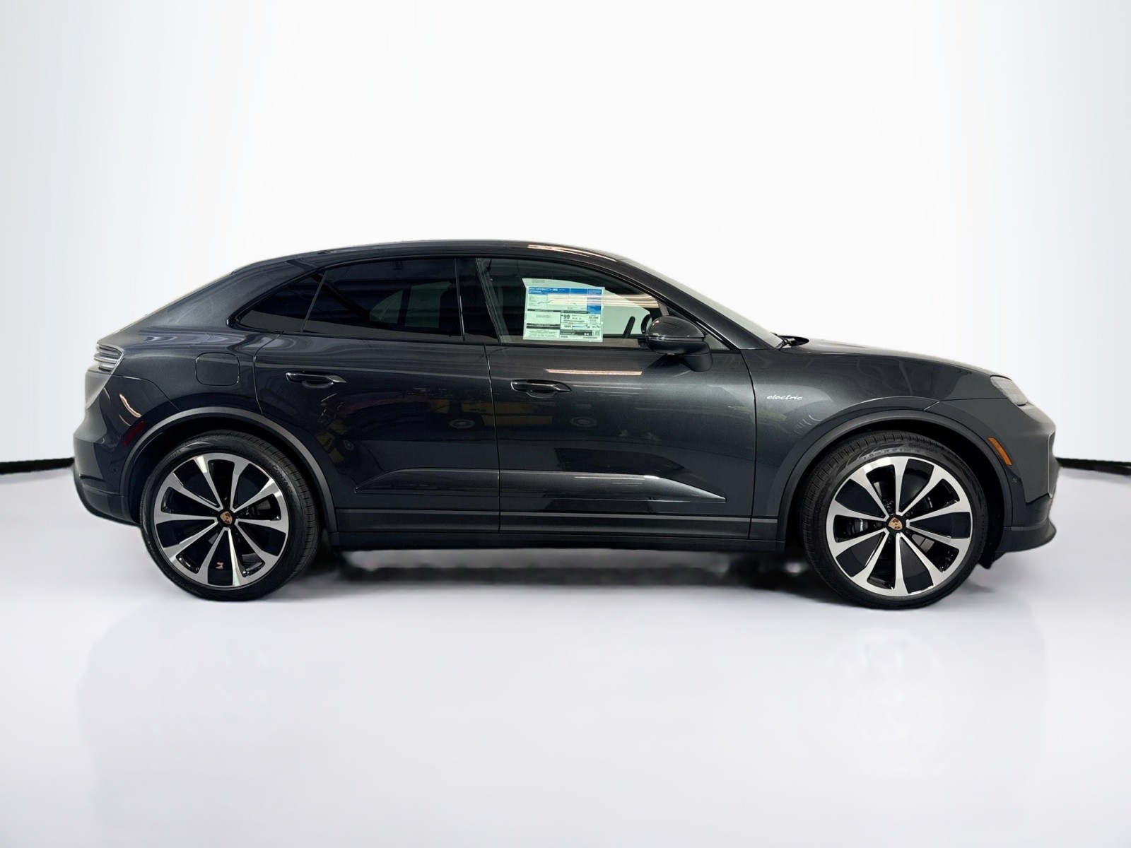 2025 Porsche Macan Electric photo 8