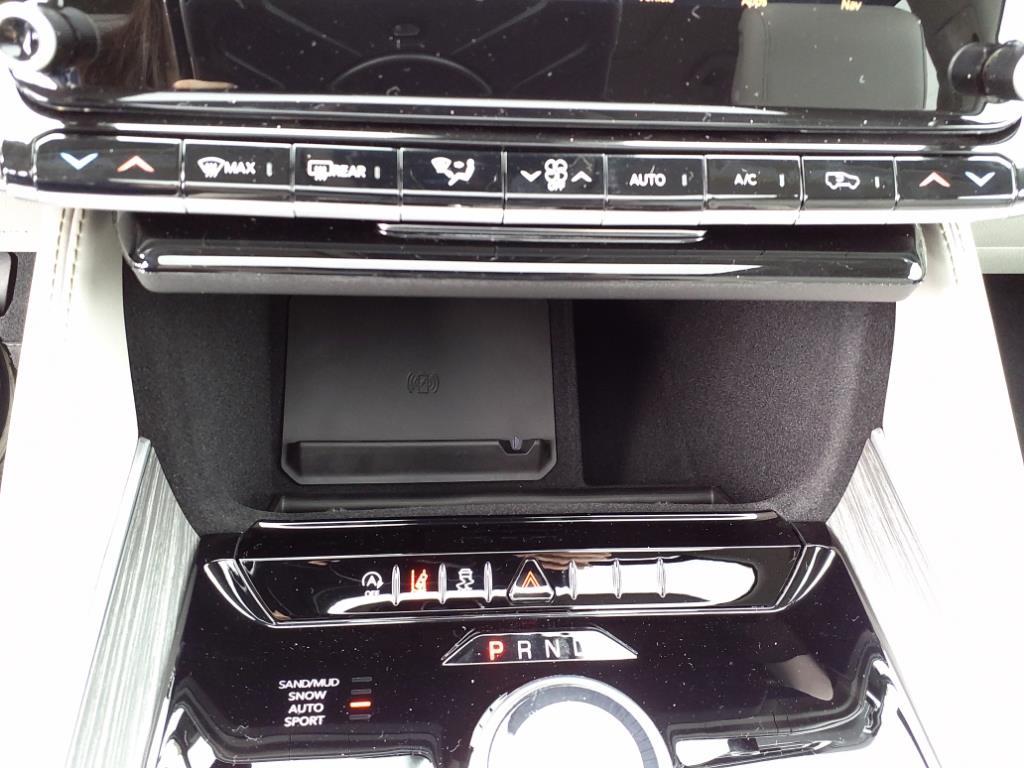2024 Jeep Wagoneer Series II photo 13