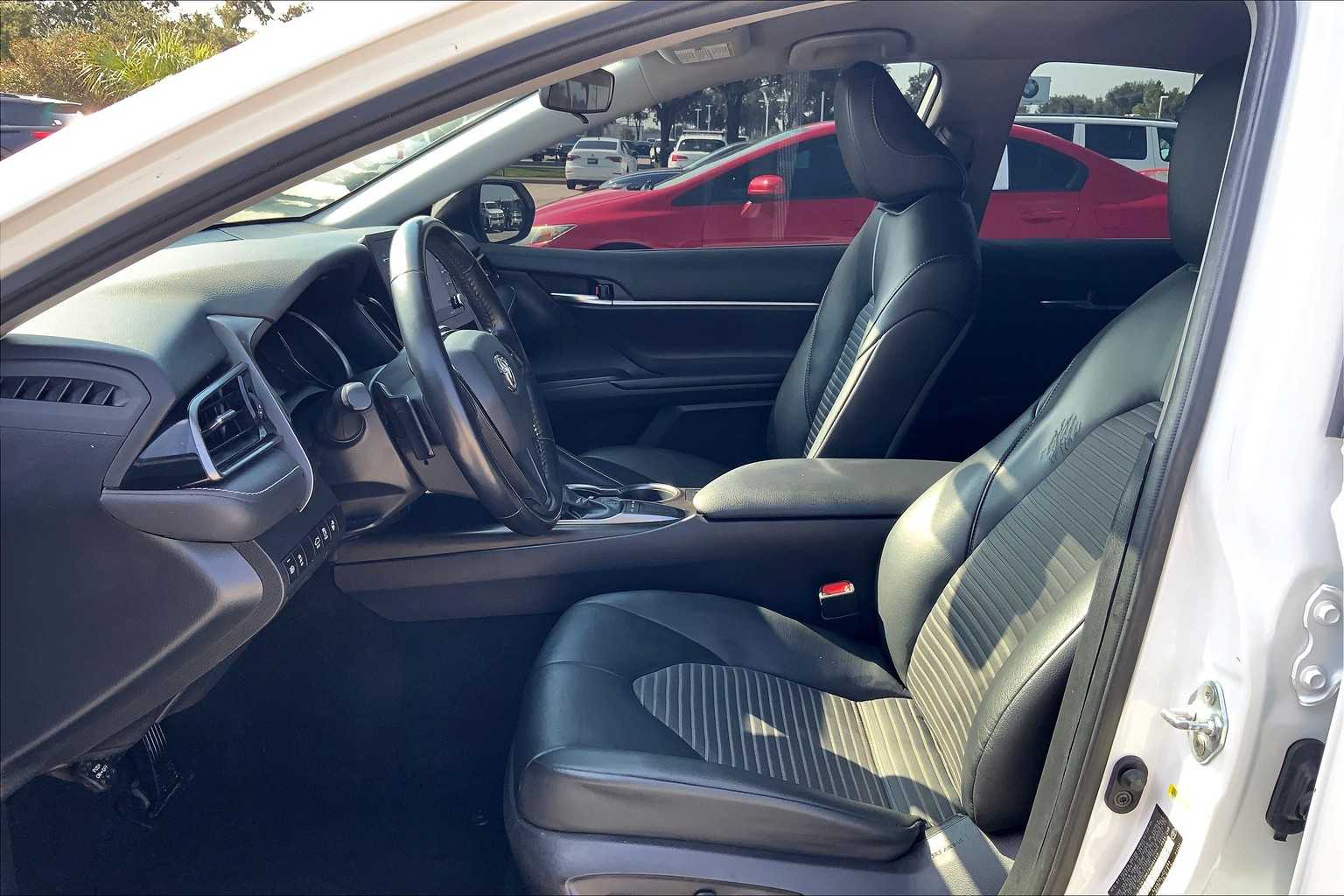 2022 Toyota Camry SE photo 7