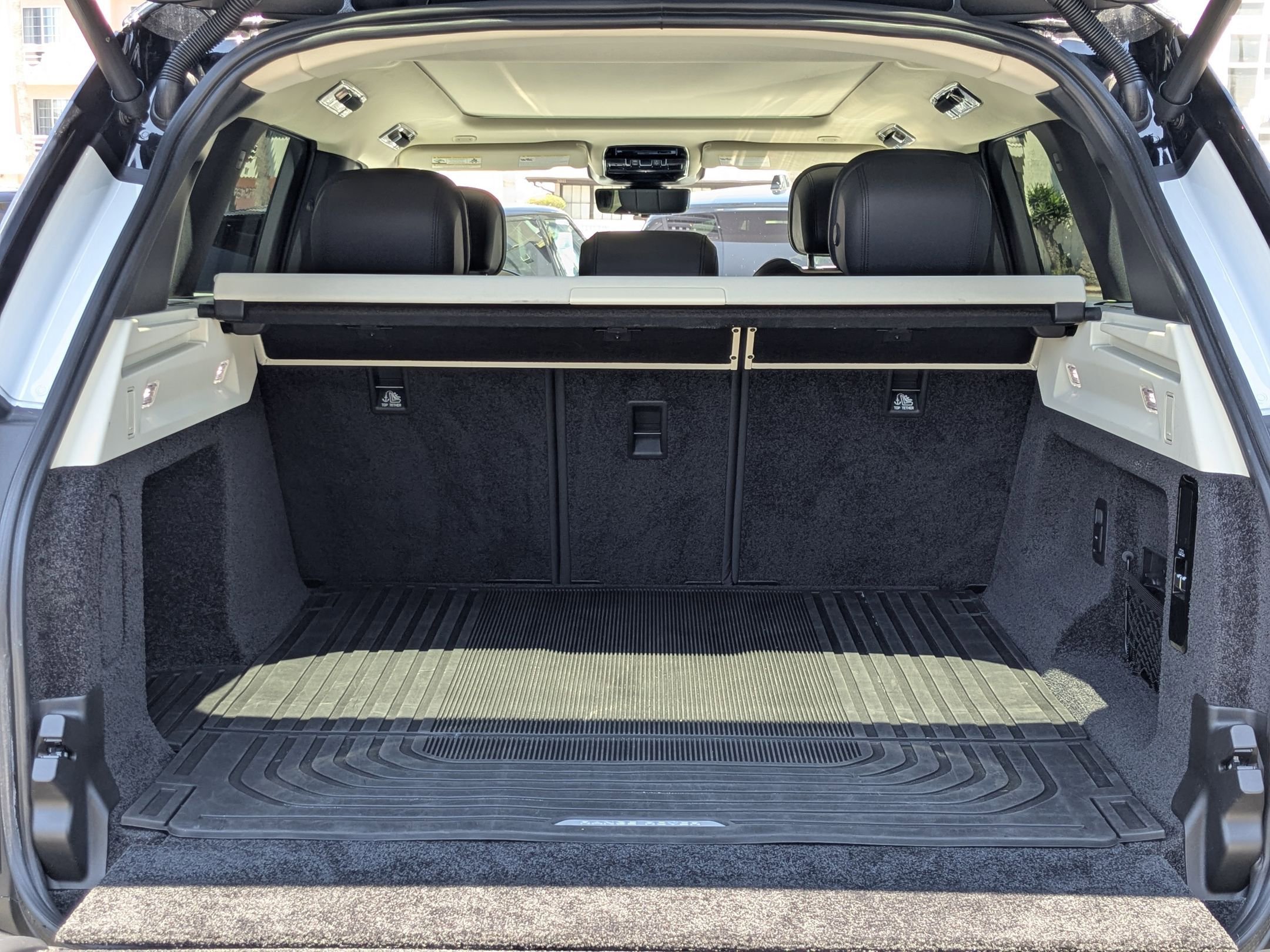 2023 Land Rover Range Rover SE photo 6