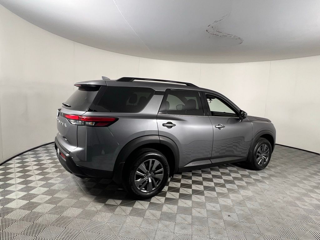 2024 Nissan Pathfinder SV photo 3