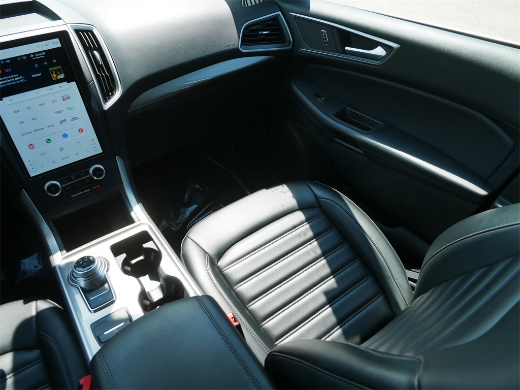 2023 Ford Edge SEL photo 16