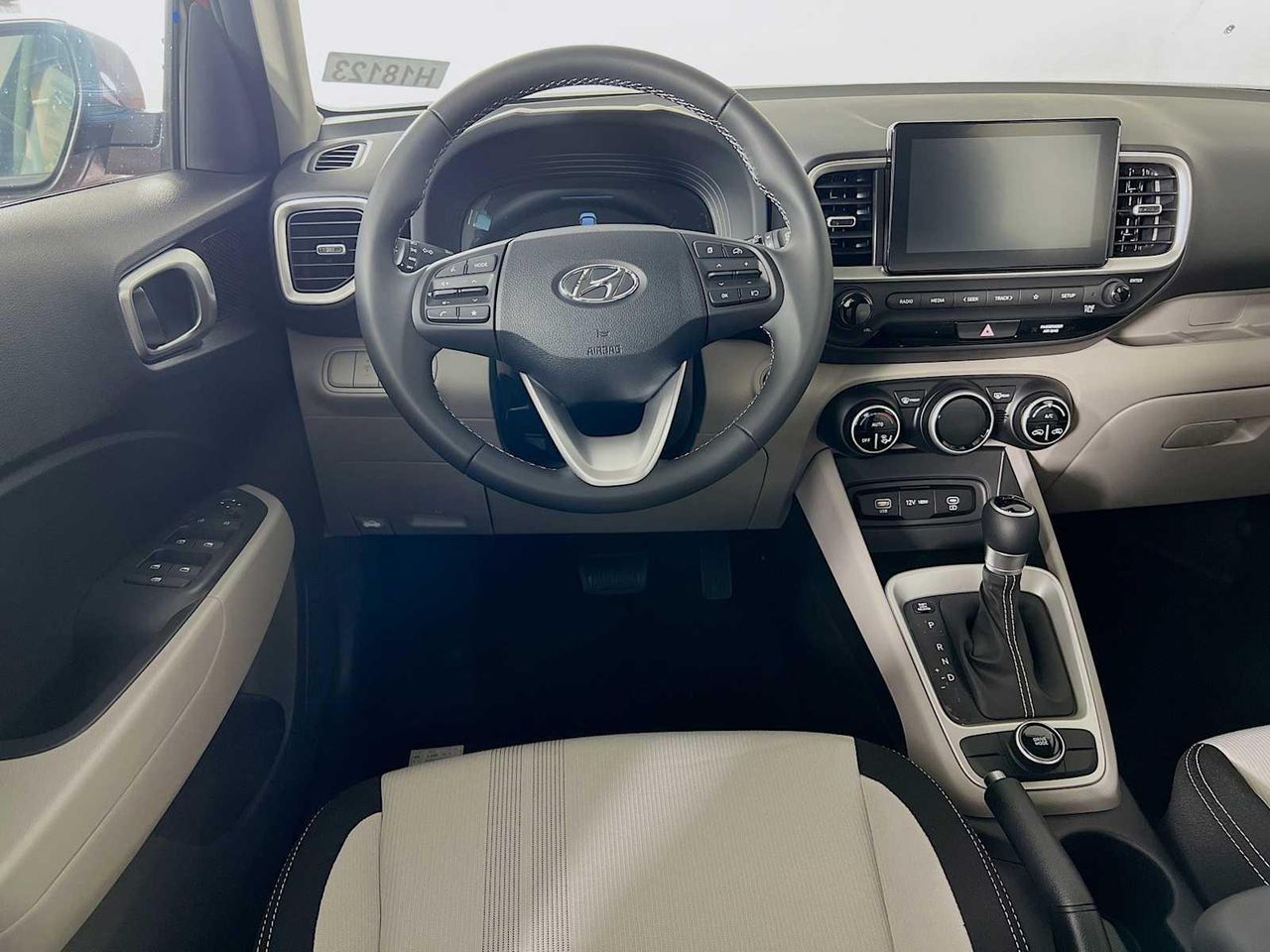 2025 Hyundai Venue SEL photo 13