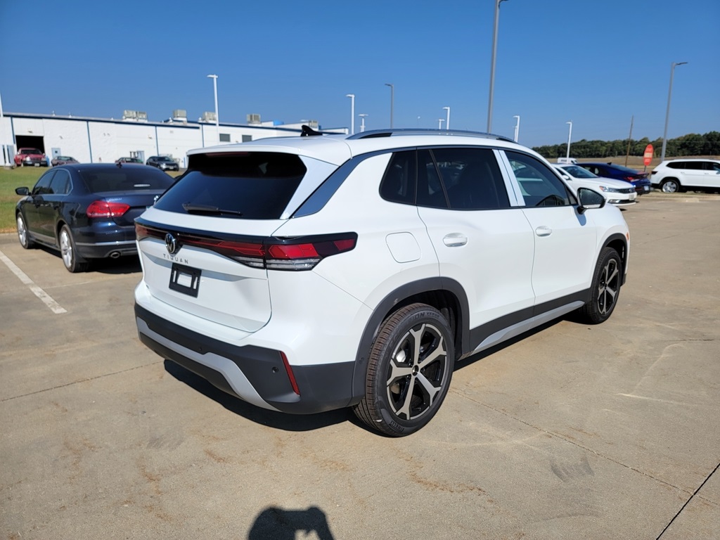 2025 Volkswagen Tiguan SE photo 2