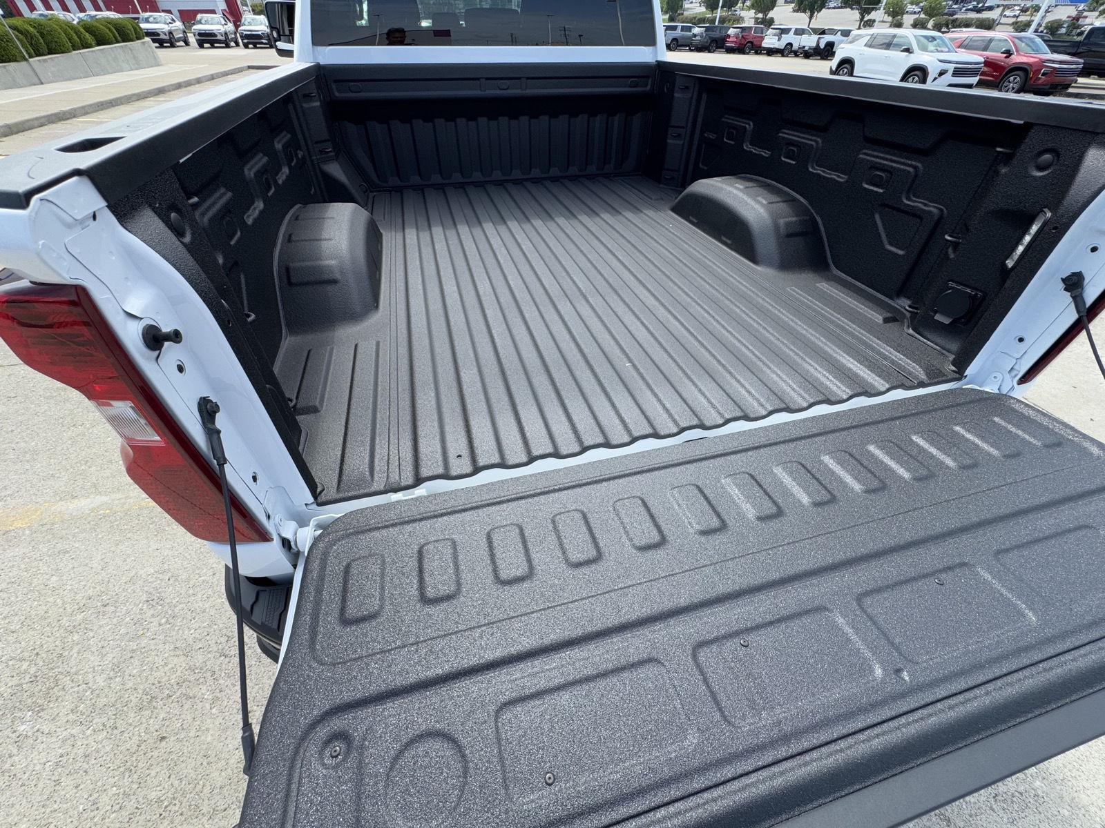 2025 Chevrolet Silverado 2500HD Custom photo 33