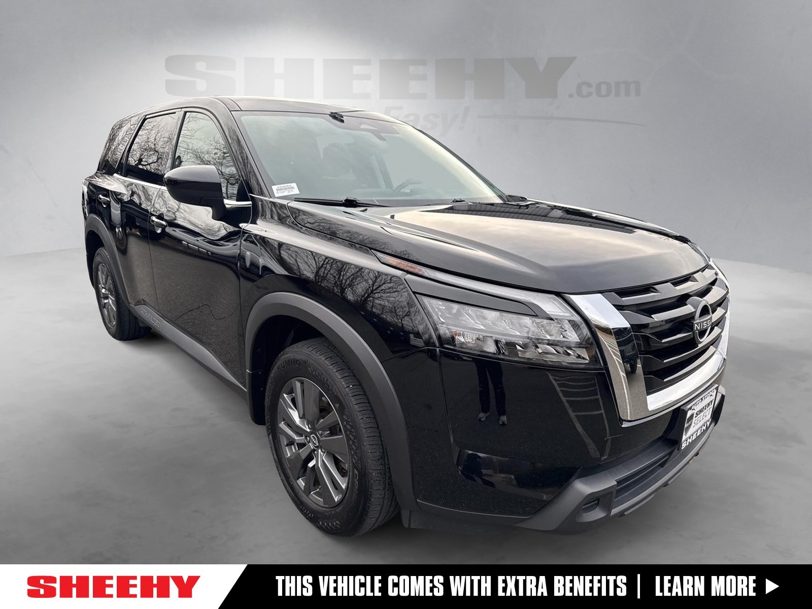 2024 Nissan Pathfinder S's photo