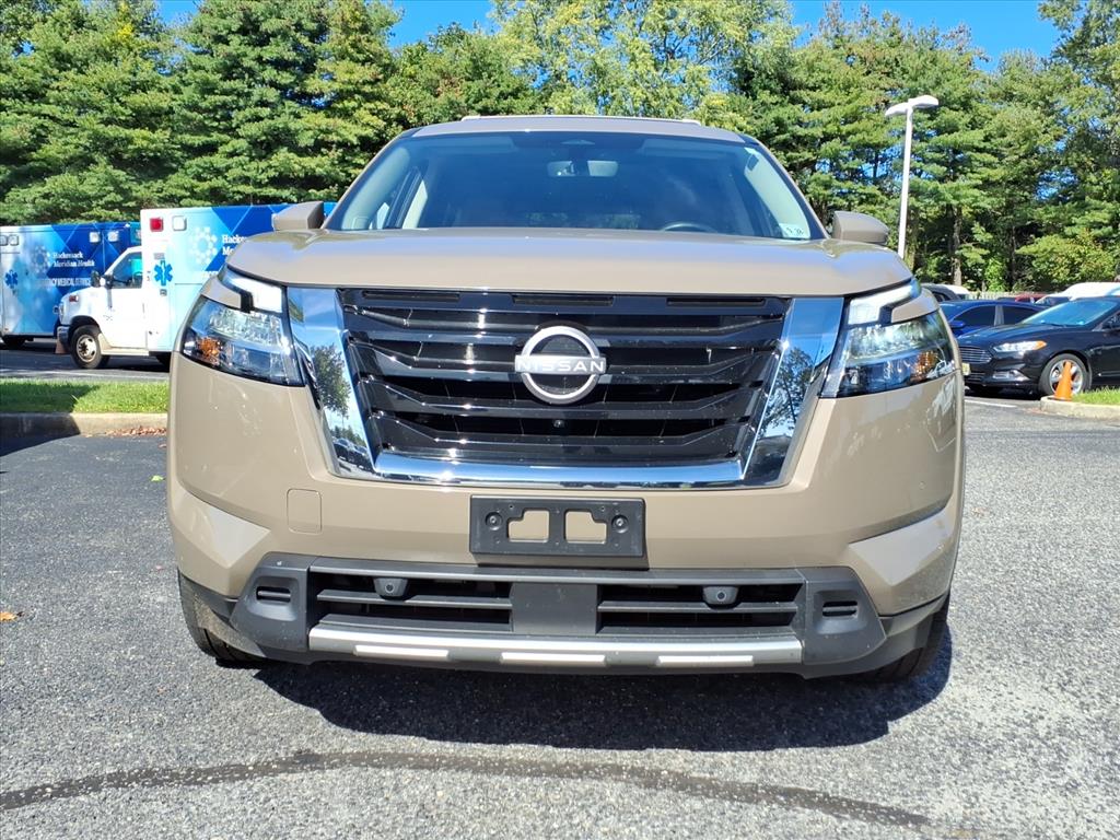 2023 Nissan Pathfinder Platinum photo 5