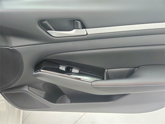 2025 Nissan Altima 2.5 SR photo 38