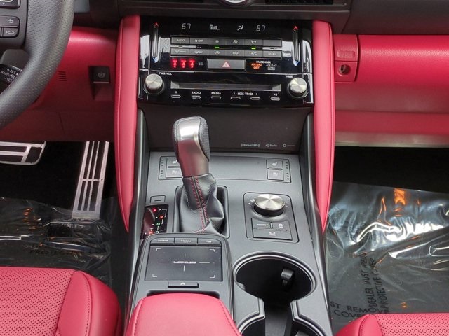 2024 Lexus IS 350 F SPORT photo 18