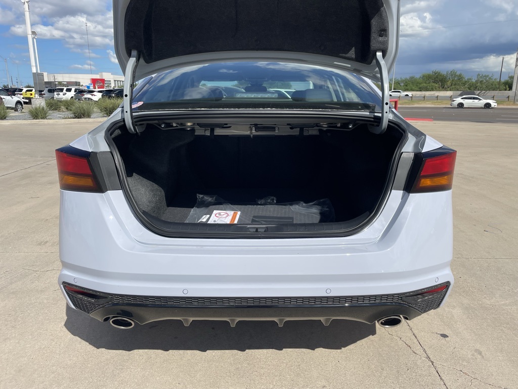 2025 Nissan Altima SR photo 5