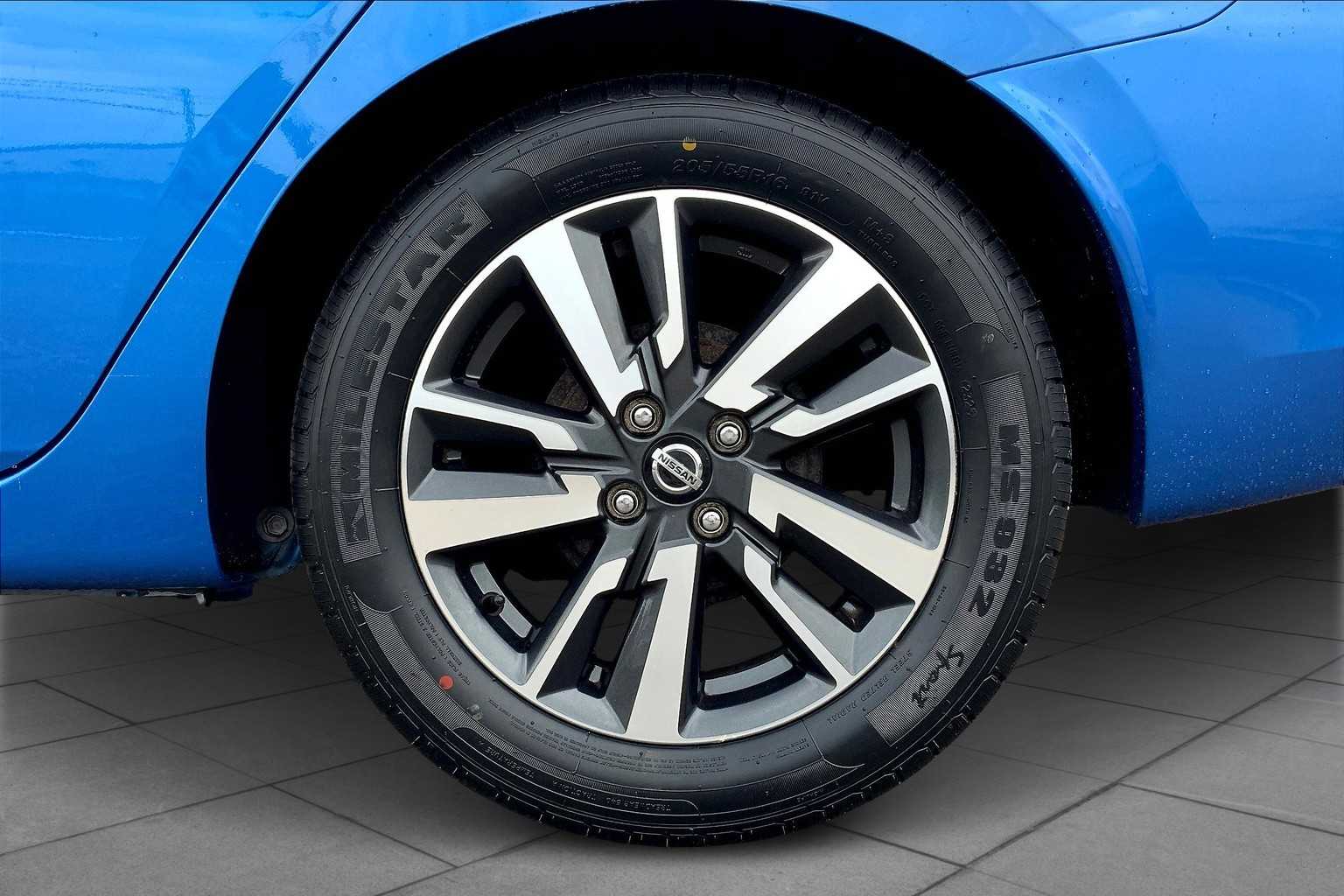 2021 Nissan Versa SV photo 8