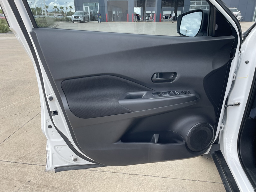 2022 Nissan Kicks S photo 13