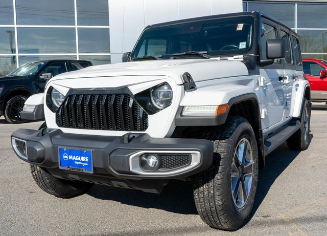 2021 Jeep Wrangler Unlimited Sahara photo 2