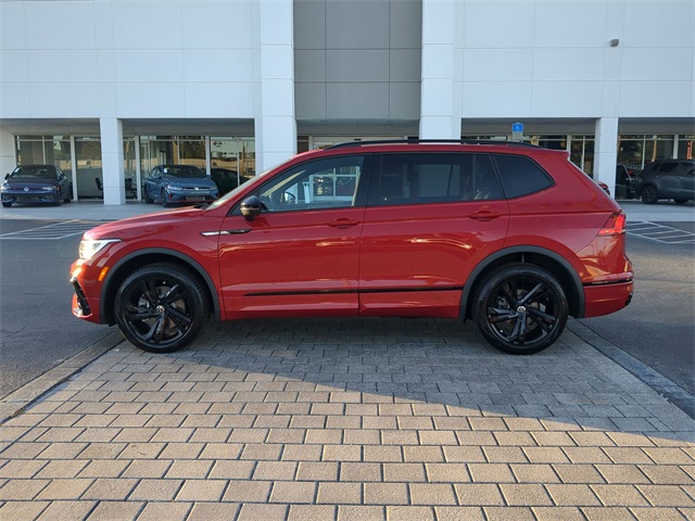 2024 Volkswagen Tiguan SE R-Line Black photo 3