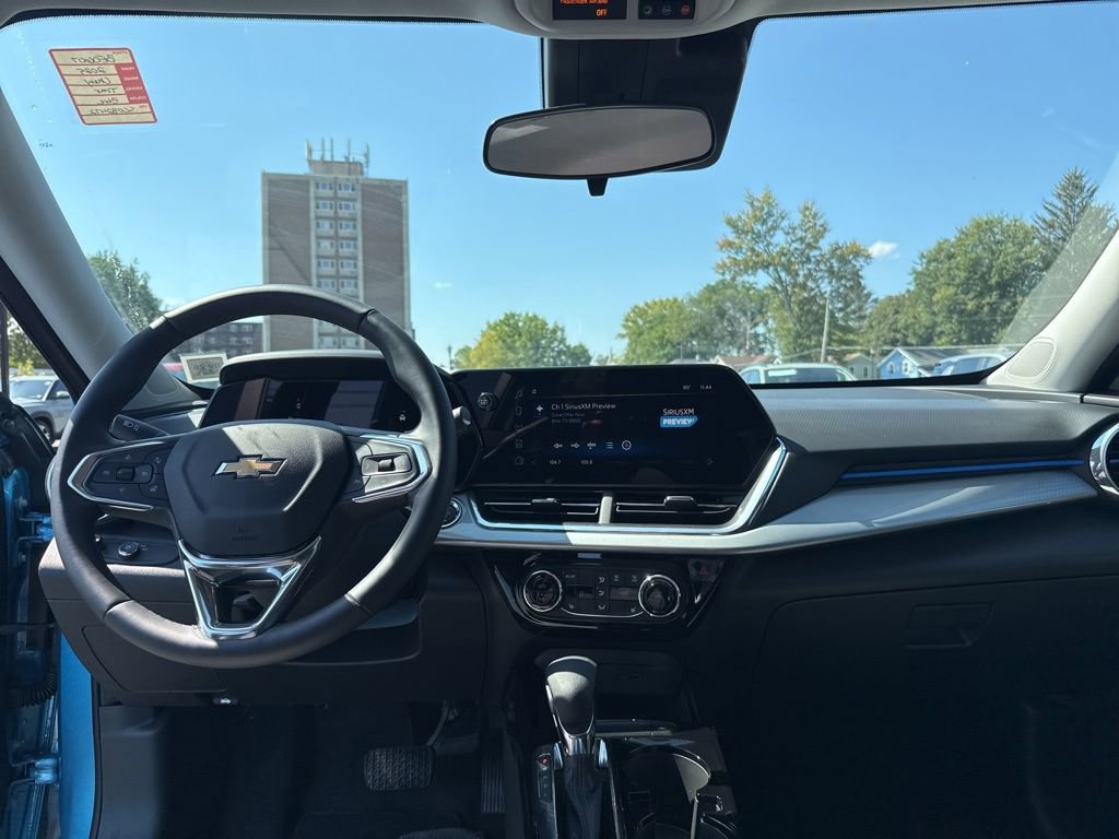 2025 Chevrolet Trax LT photo 11