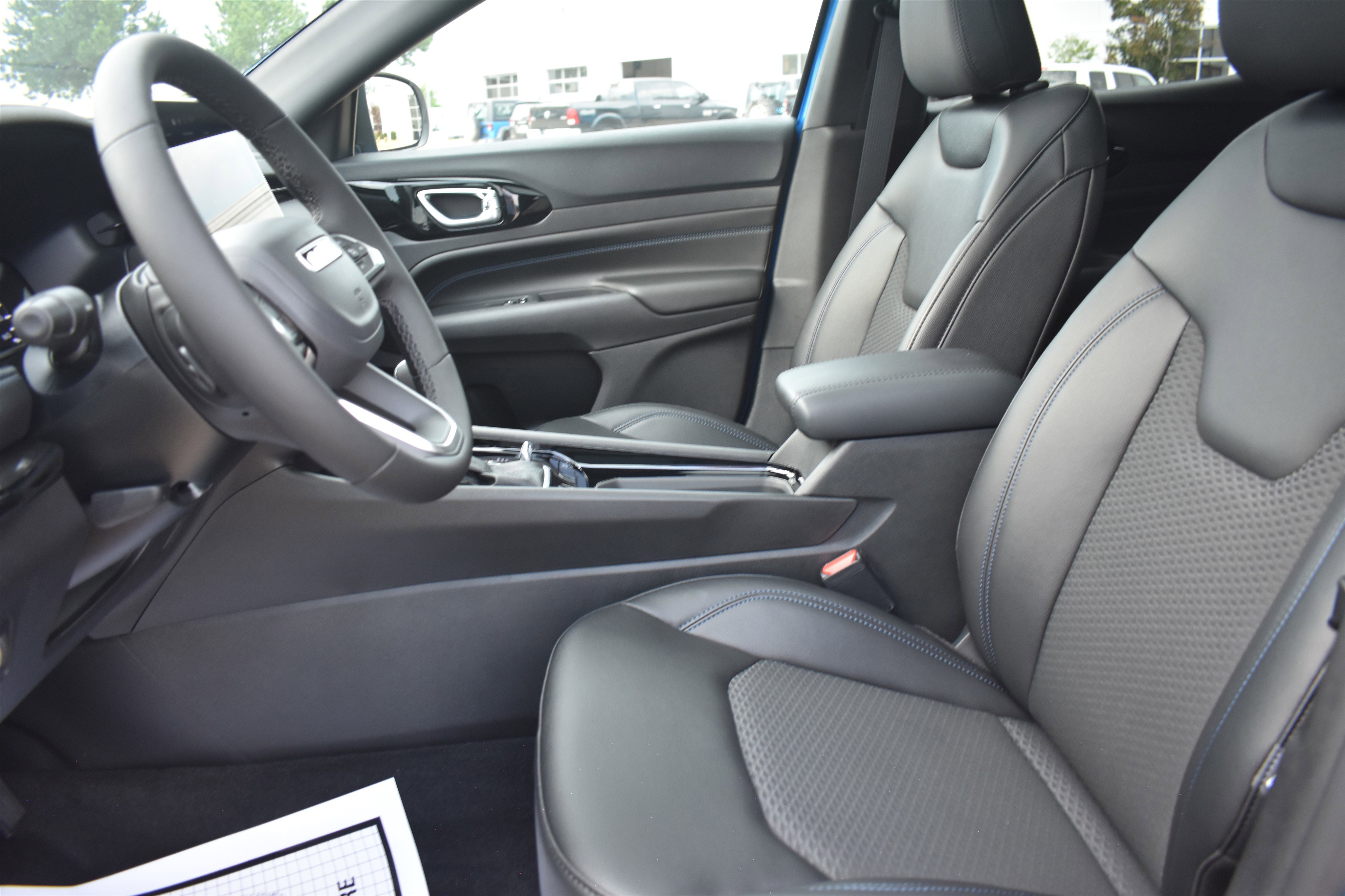 2025 Jeep Compass North Edition Latitude photo 5