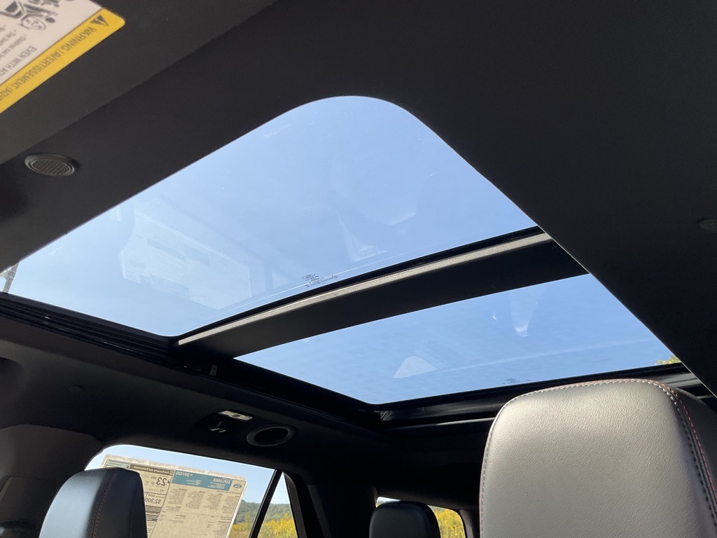 2025 Ford Explorer ST-Line photo 3