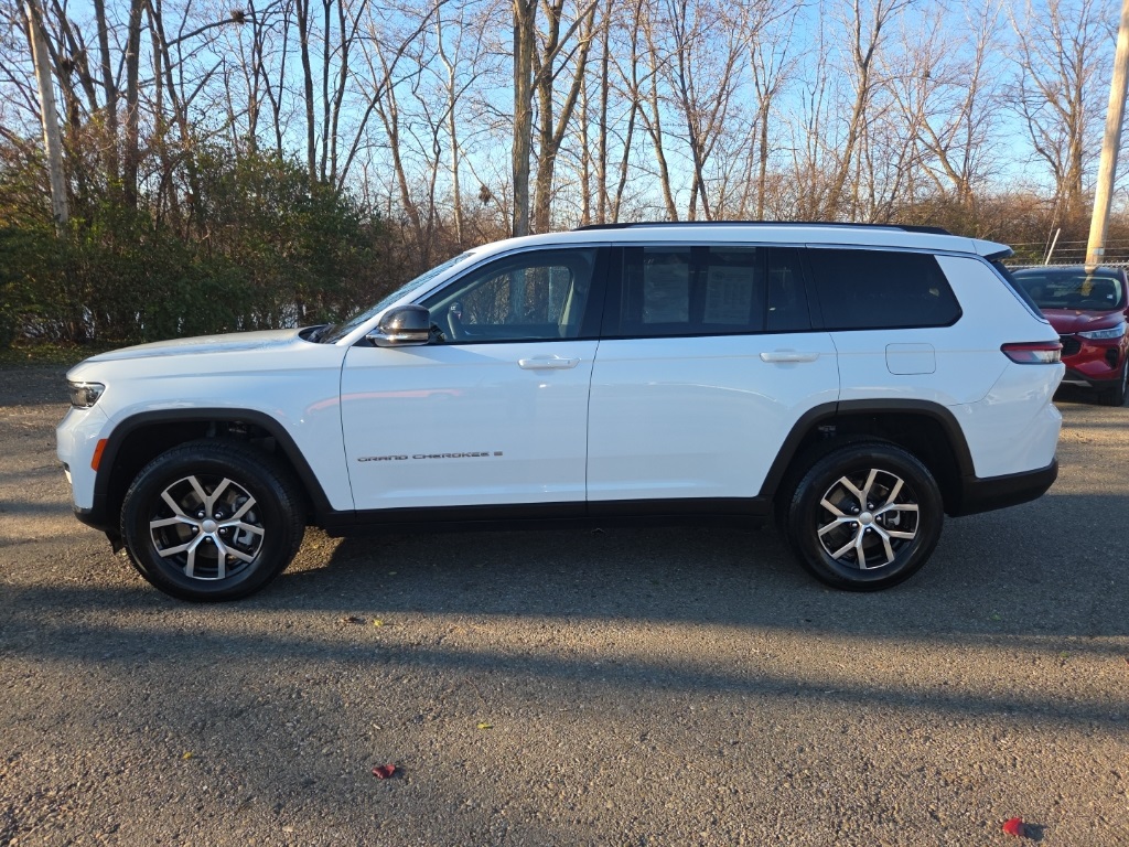 2023 Jeep Grand Cherokee Limited photo 2