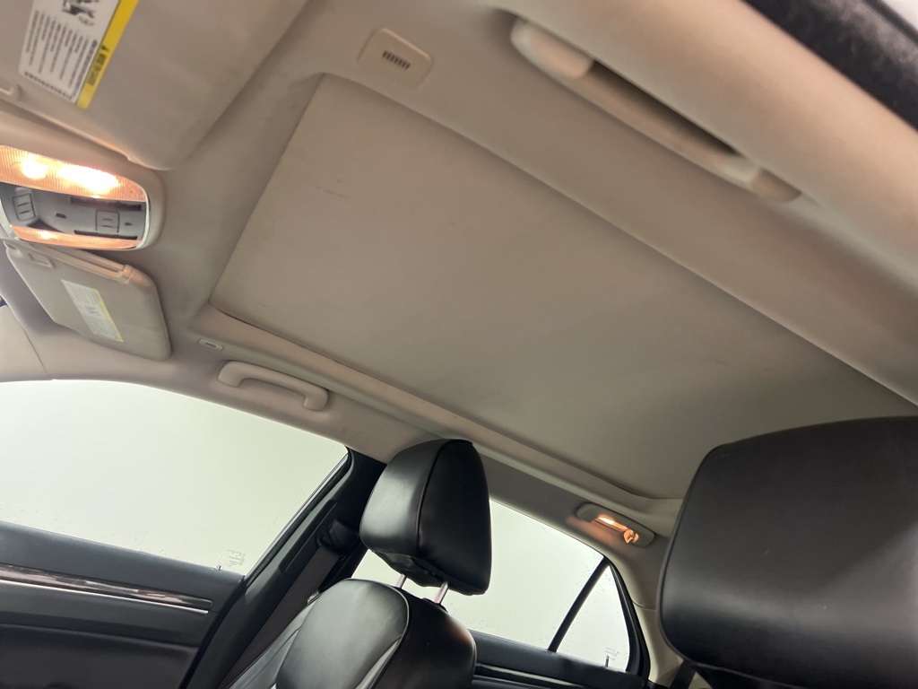 2020 Chrysler 300 Limited photo 18