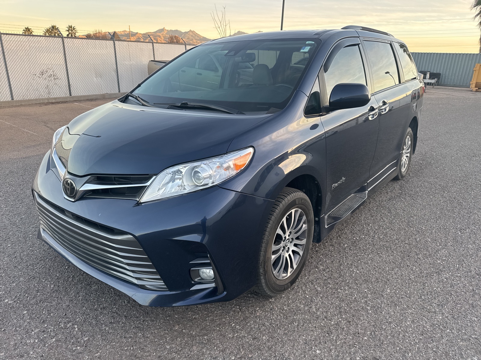 2020 Toyota Sienna XLE