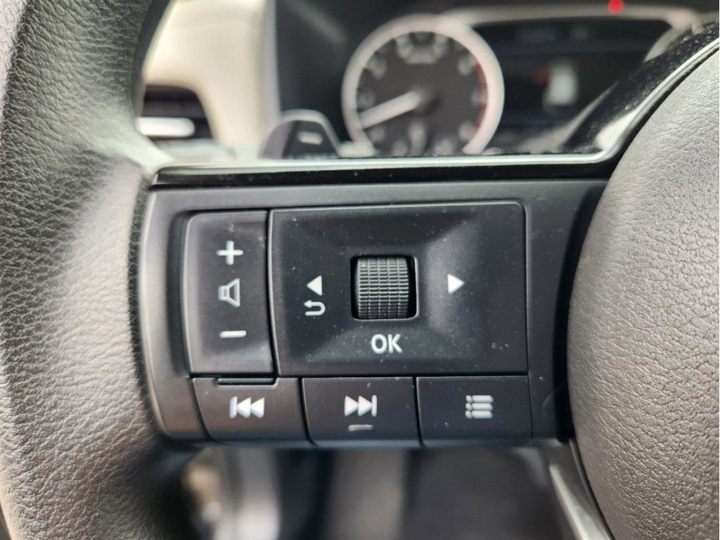 2023 Nissan Rogue SV photo 16