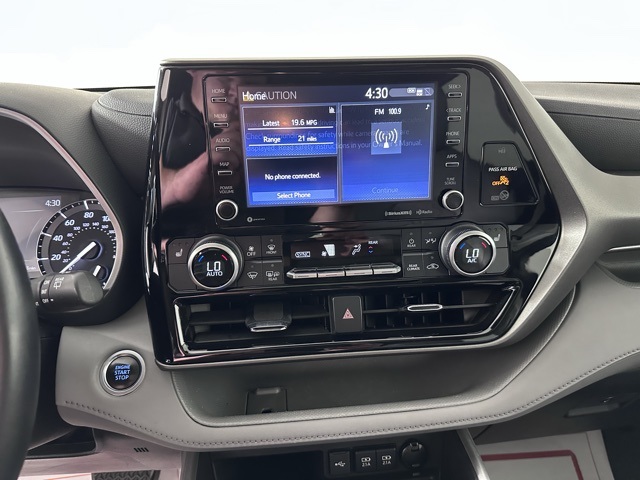 2021 Toyota Highlander XLE photo 20