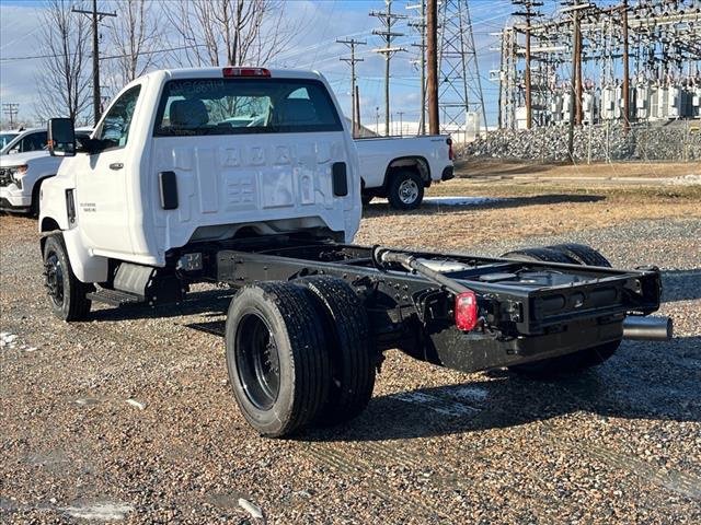 2024 Chevrolet Silverado 5500HD Work Truck photo 3