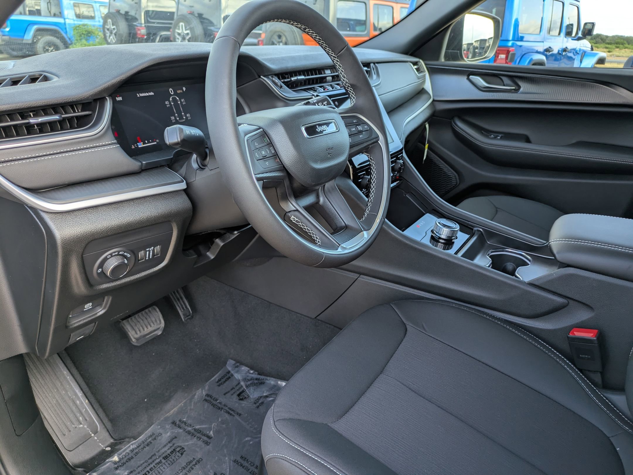 2025 Jeep Grand Cherokee Laredo X photo 7