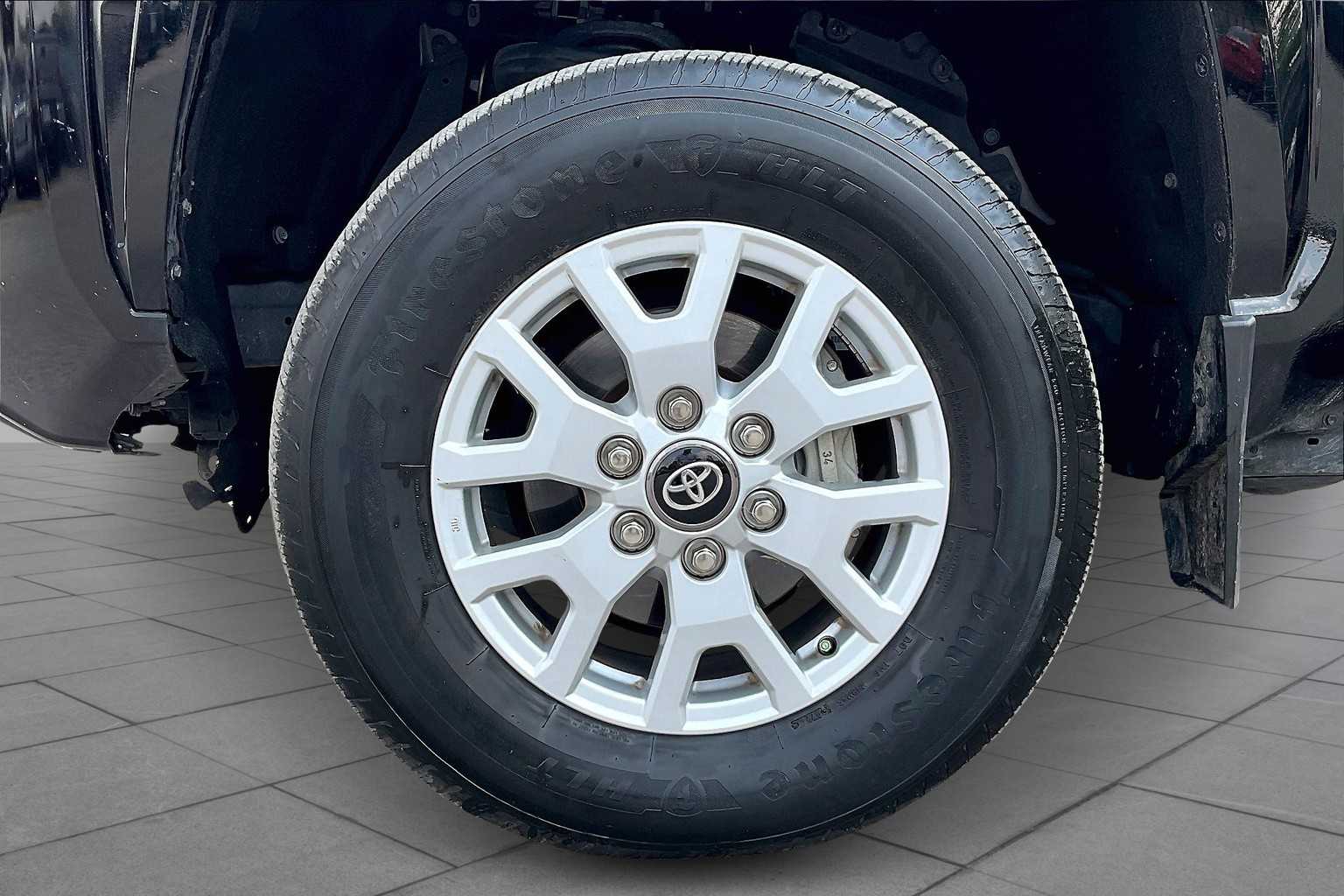 2024 Toyota Tacoma SR5 Double Cab photo 10