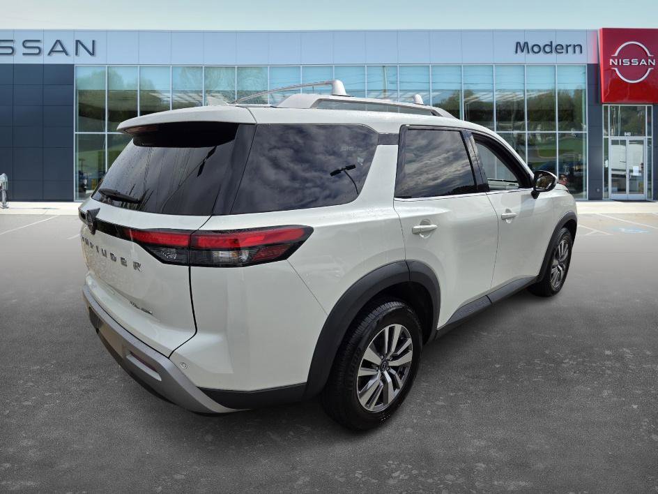 2023 Nissan Pathfinder SL photo 3