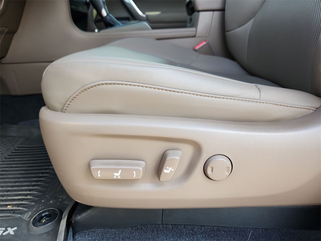 2023 Lexus GX Premium photo 9