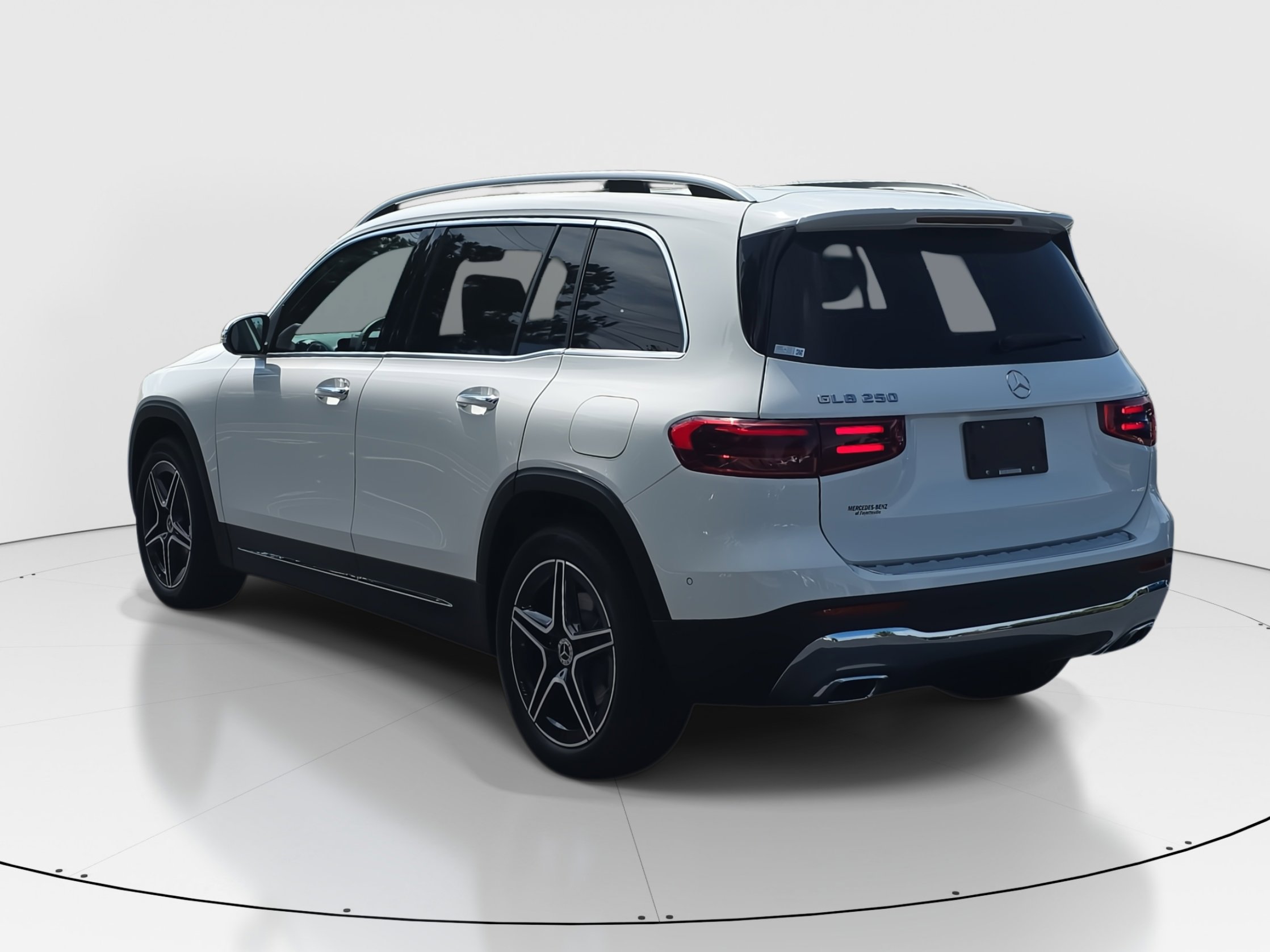 2026 Mercedes Benz GLB 250 photo 4