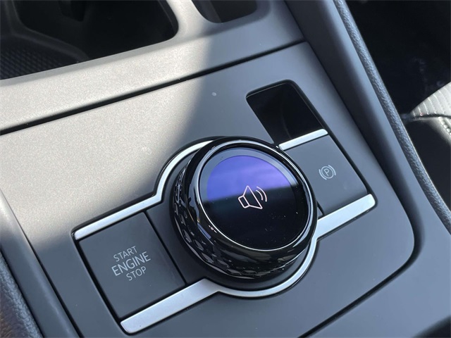 2025 Volkswagen Tiguan SE photo 24
