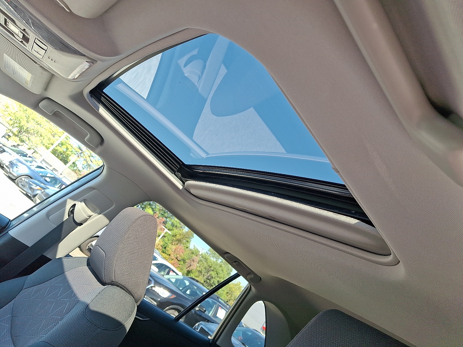 2019 Toyota RAV4 XLE photo 13