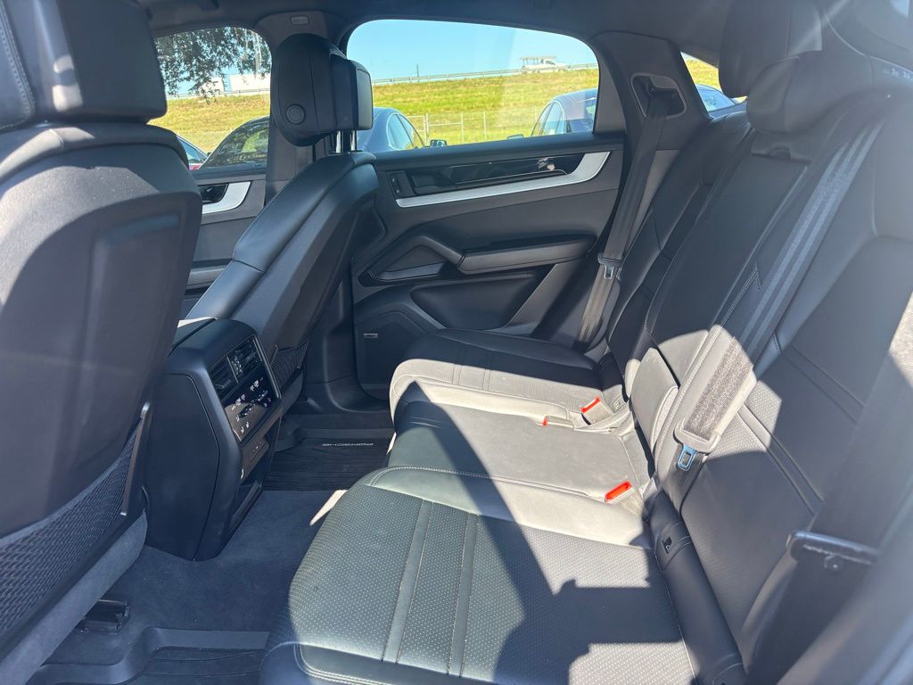 2025 Porsche Cayenne Coupe S photo 6