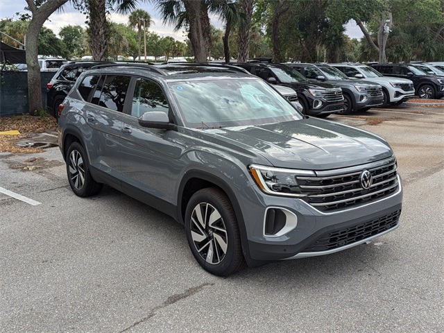 2025 Volkswagen Atlas SEL photo 2