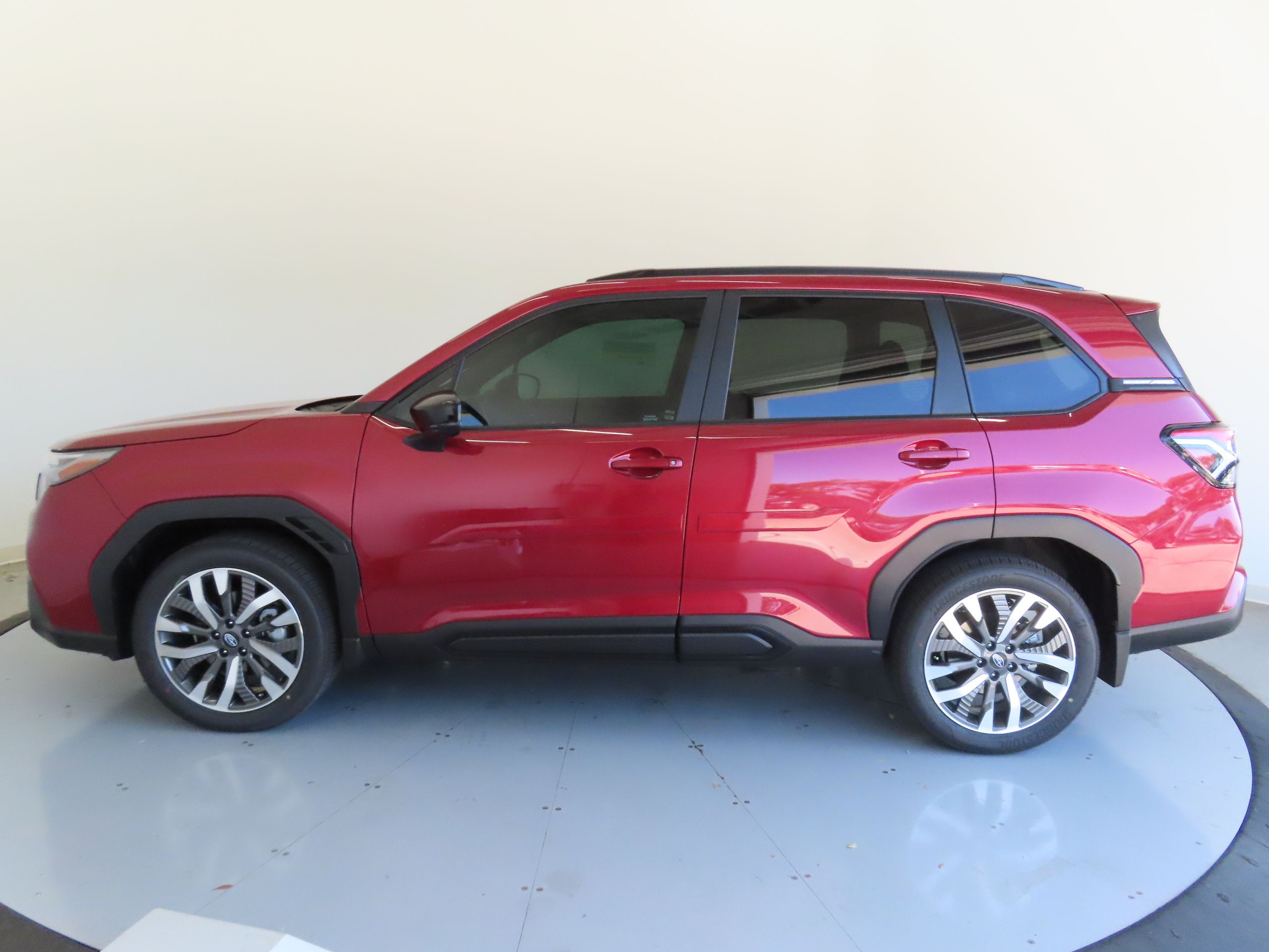 2025 Subaru Forester Touring photo 6