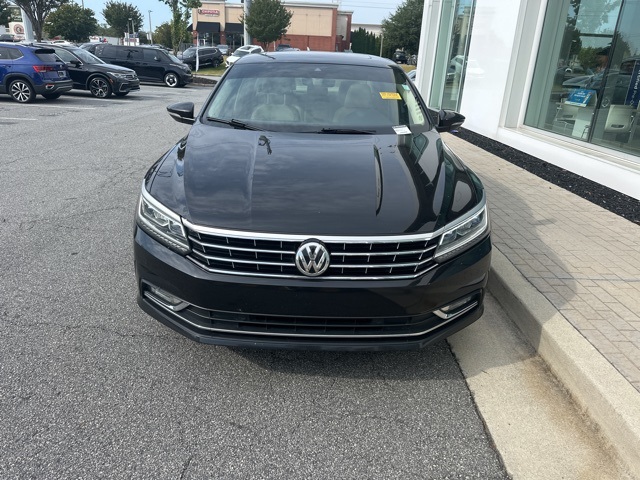 2018 Volkswagen Passat 2.0T SEL Premium photo 2