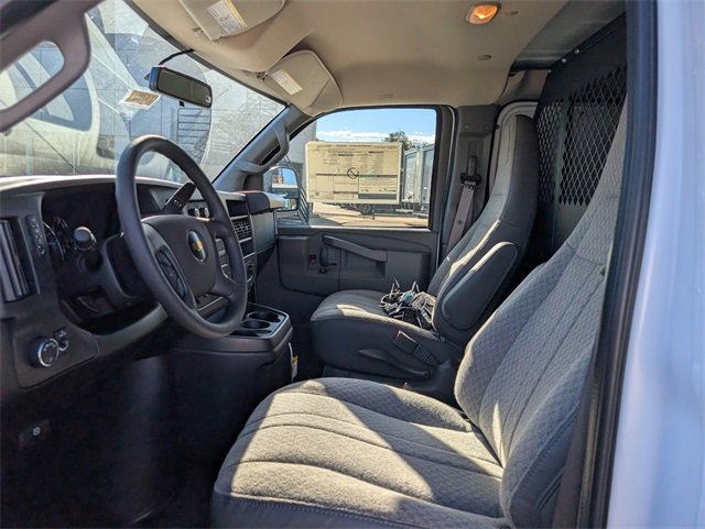 2025 Chevrolet Express Cargo 2500 photo 5