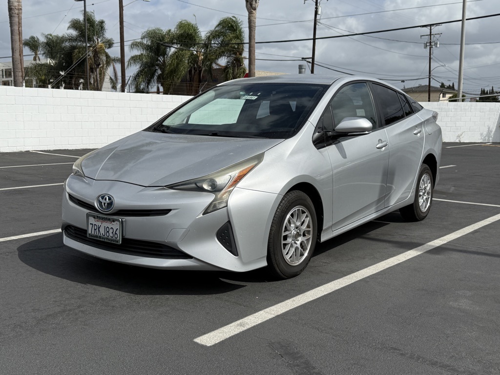2016 Toyota Prius Three photo 3