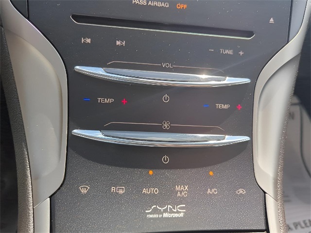 2014 Lincoln MKZ Hybrid photo 19