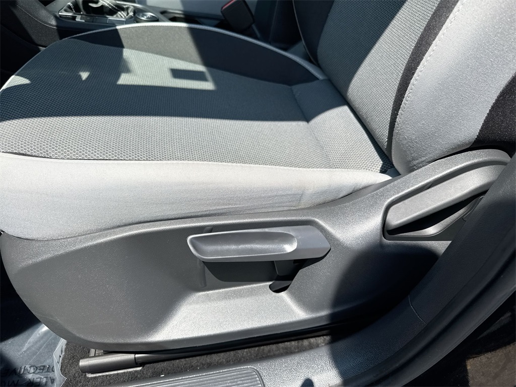 2022 Volkswagen Taos S photo 12
