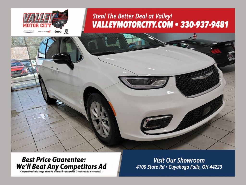 2026 Chrysler Pacifica Select's photo