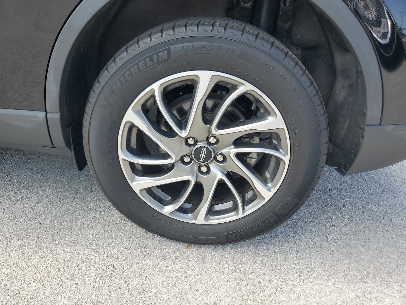 2022 Lincoln Corsair Standard photo 8